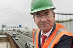 Maxime Verhagen: 'Nu bouwblokkades opruimen bij gemeenten'